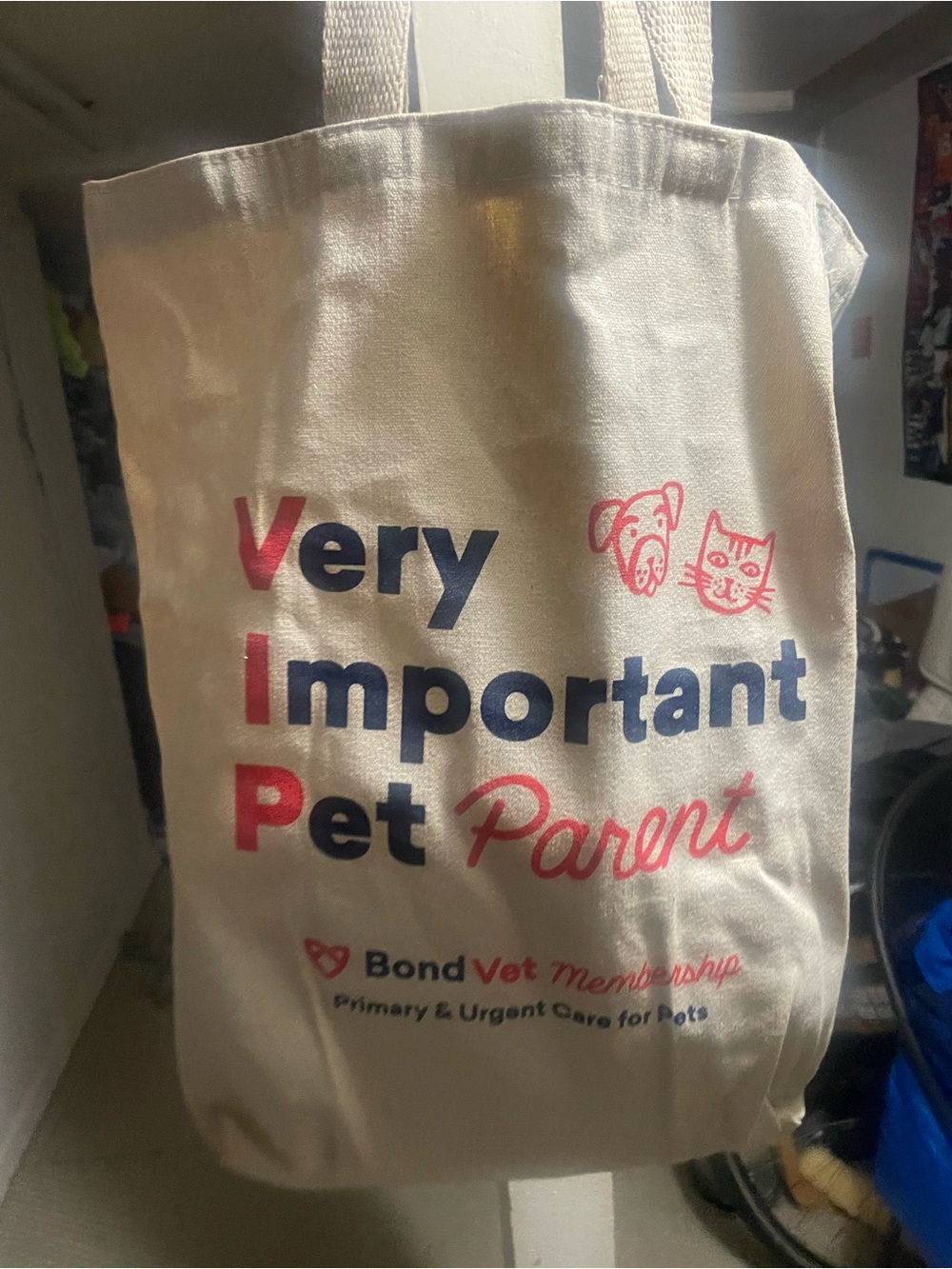 Pet-themed tote bag